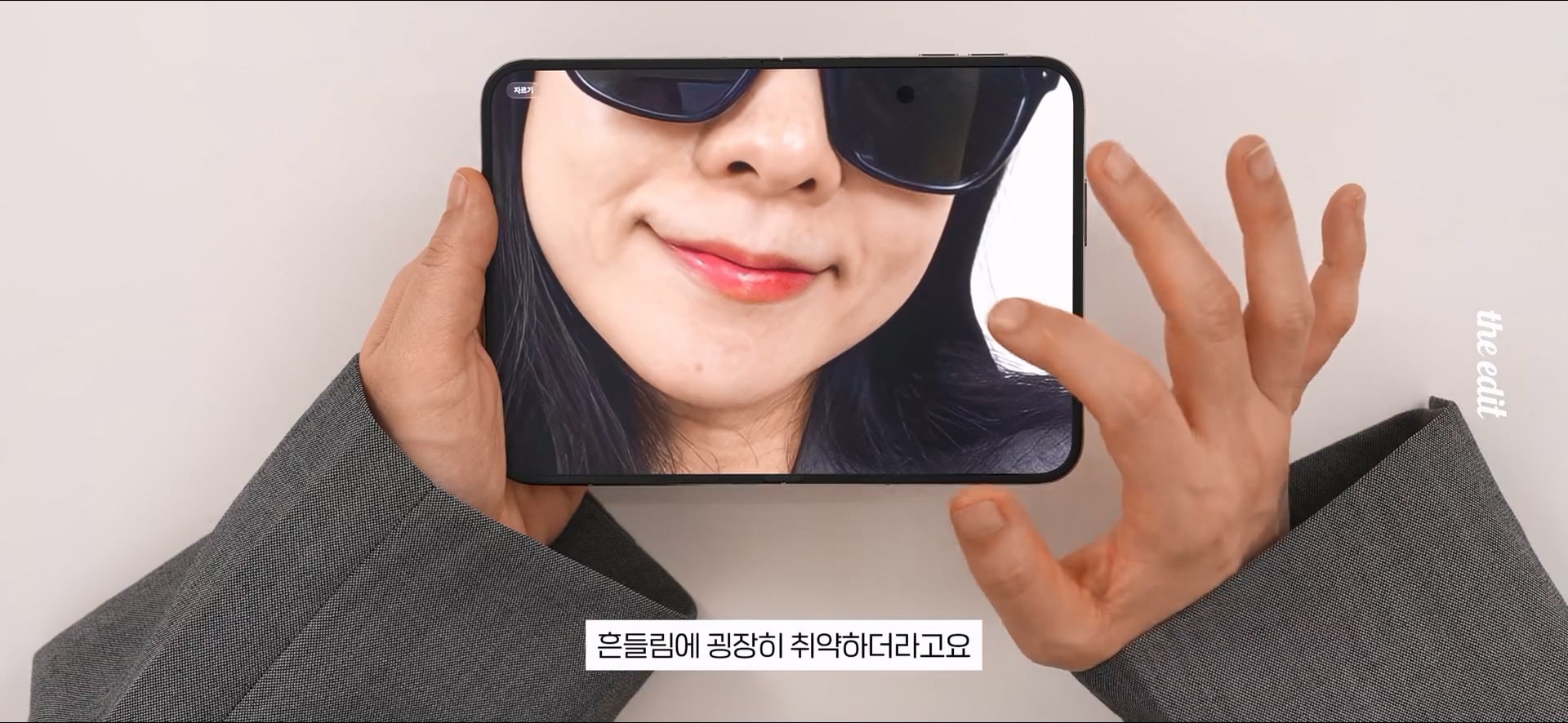 한 대형 IT 유튜버의 폴드와 아이폰 듀오 UDC 리뷰.jpg · 60번째 이미지