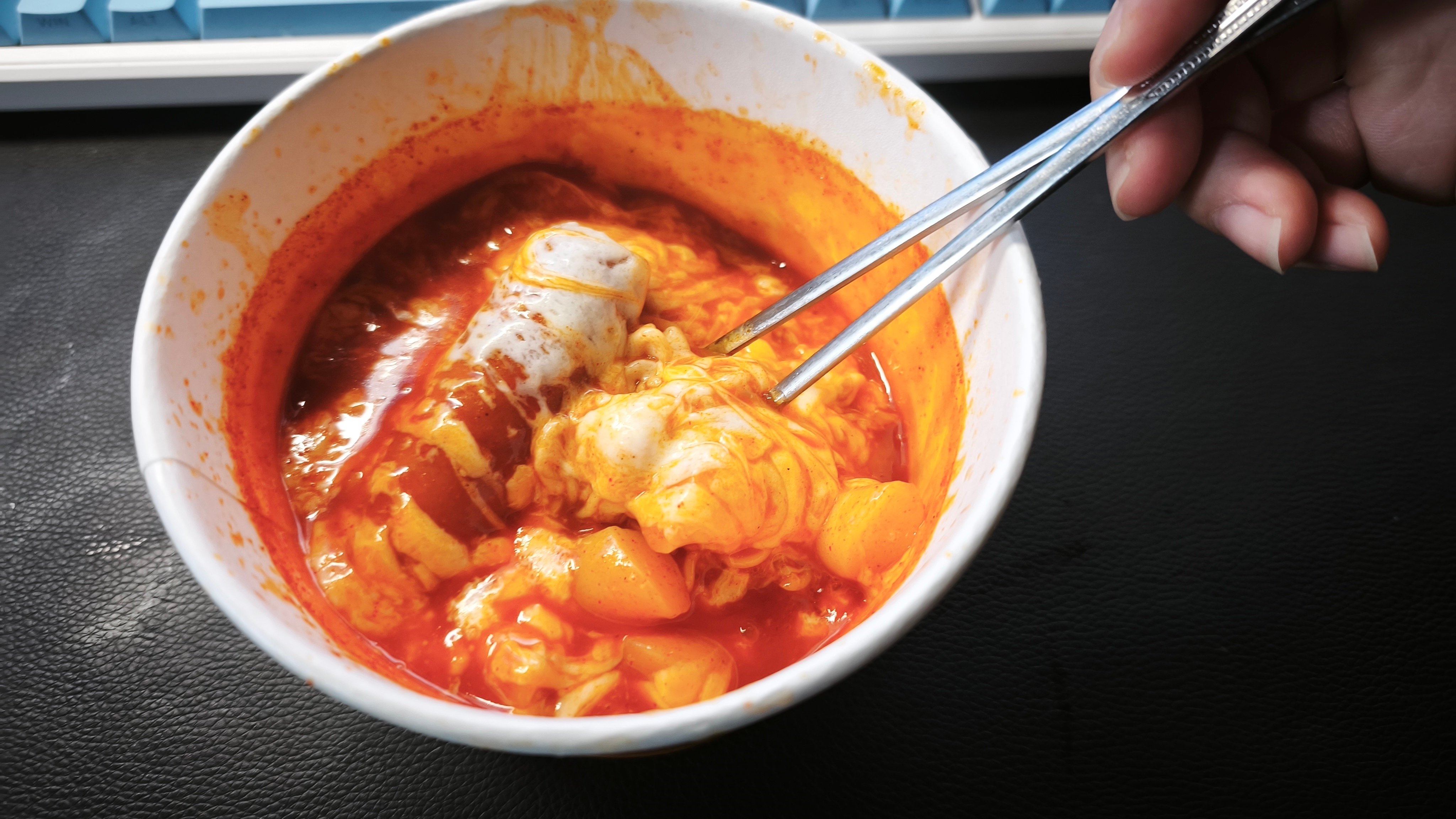 화제?의 5000원짜리 편의점 라볶이 리뷰 · 9번째 이미지