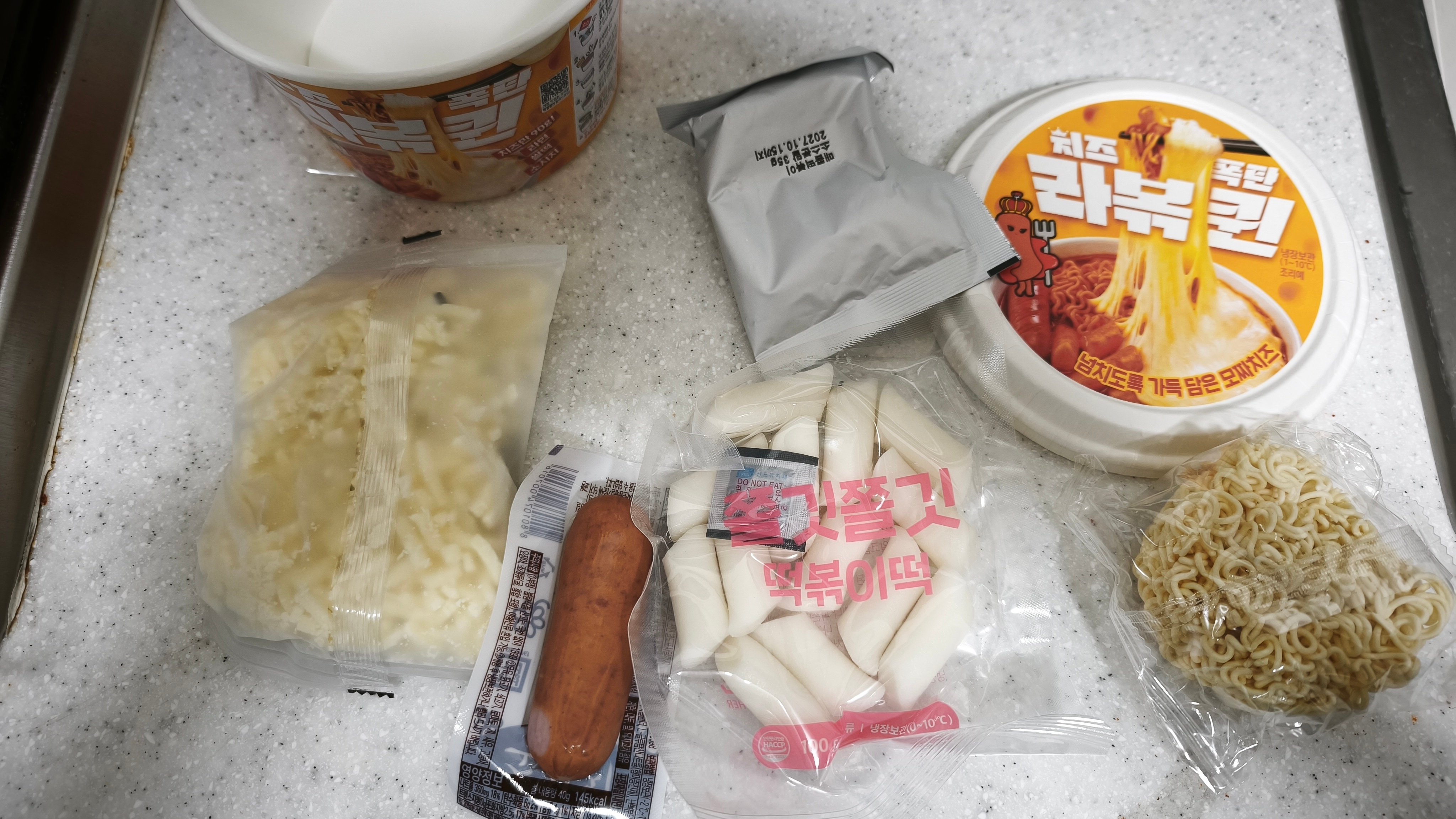 화제?의 5000원짜리 편의점 라볶이 리뷰 · 2번째 이미지