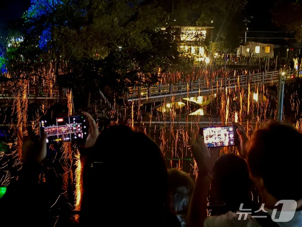 日 관람객 3년 새 3배 폭증한 '함안 낙화놀이' · 3번째 이미지