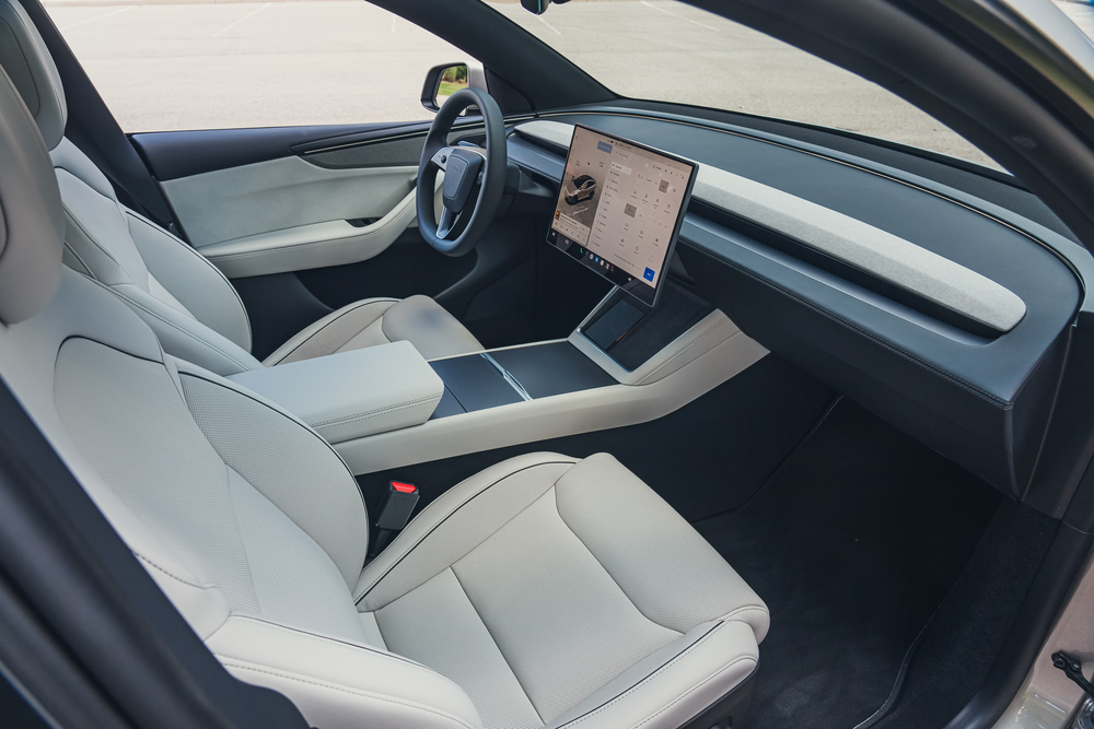 2027 Tesla Model Y L · 28번째 이미지