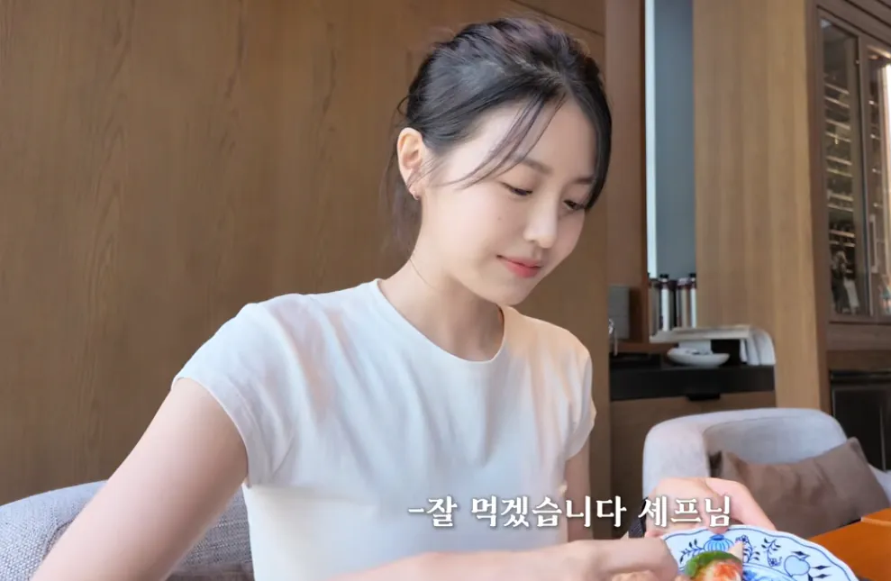 나폴리맛피자 가게 여직원 외모 수준 · 7번째 이미지
