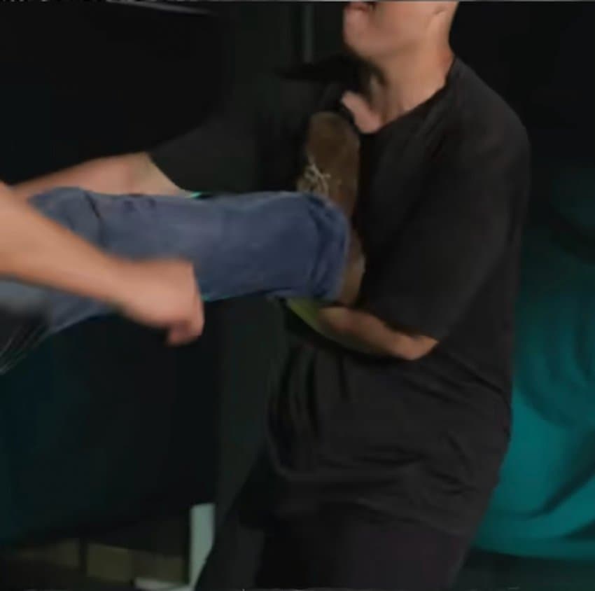 이근이 알려주는 흉기소지자 대처법 · 3번째 이미지