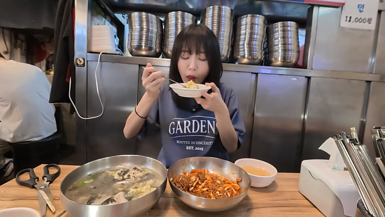 여기 먹을거 천국이에요..🥹 초대형 의정부 제일시장 털기🔥 김밥 떡볶이 비빔밥 통닭 냉면 15-24 screenshot.png 시장에서 간단하게 점심 먹방한 쯔양 근황 ㄷㄷㄷ