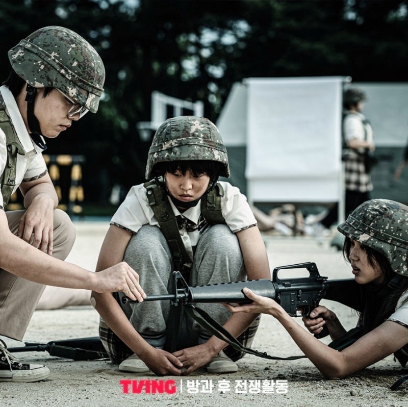 방과후 전쟁활동에 등장하는 골때리는 총기들.jpg · 1번째 이미지