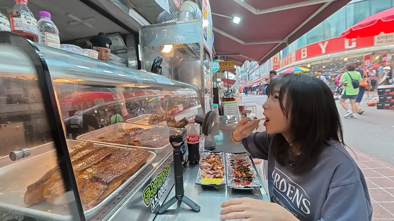 여기 먹을거 천국이에요..🥹 초대형 의정부 제일시장 털기🔥 김밥 떡볶이 비빔밥 통닭 냉면 9-32 screenshot.png 시장에서 간단하게 점심 먹방한 쯔양 근황 ㄷㄷㄷ