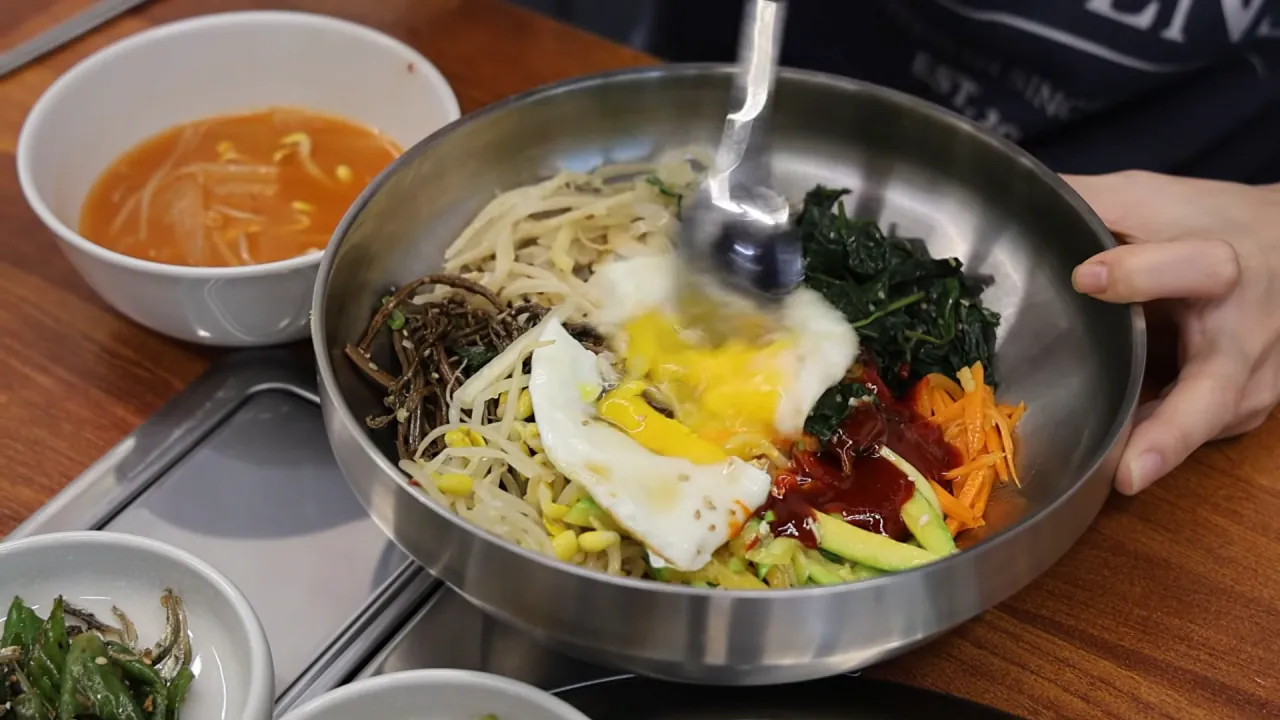 여기 먹을거 천국이에요..🥹 초대형 의정부 제일시장 털기🔥 김밥 떡볶이 비빔밥 통닭 냉면 19-22 screenshot.png 시장에서 간단하게 점심 먹방한 쯔양 근황 ㄷㄷㄷ