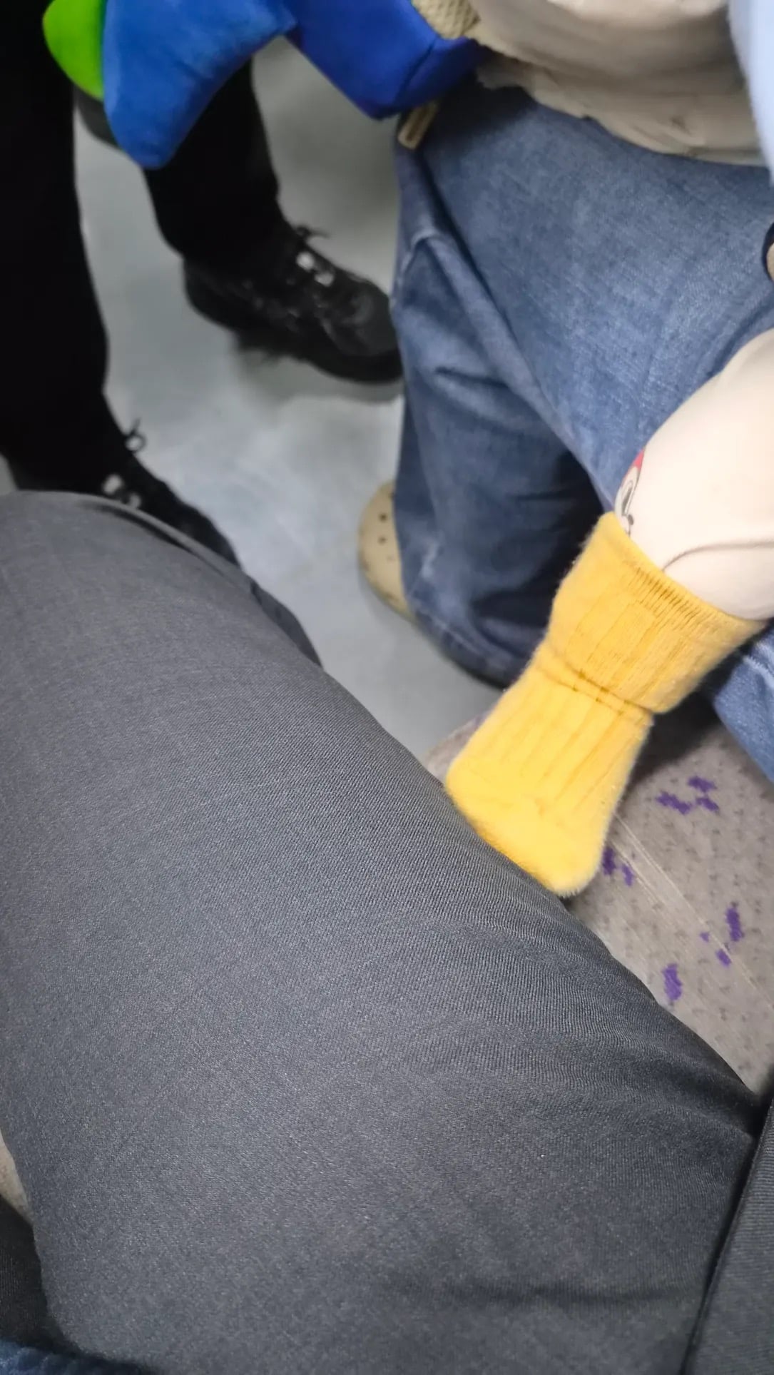 대화가 안통하는 옆자리 민폐남 · 2번째 이미지