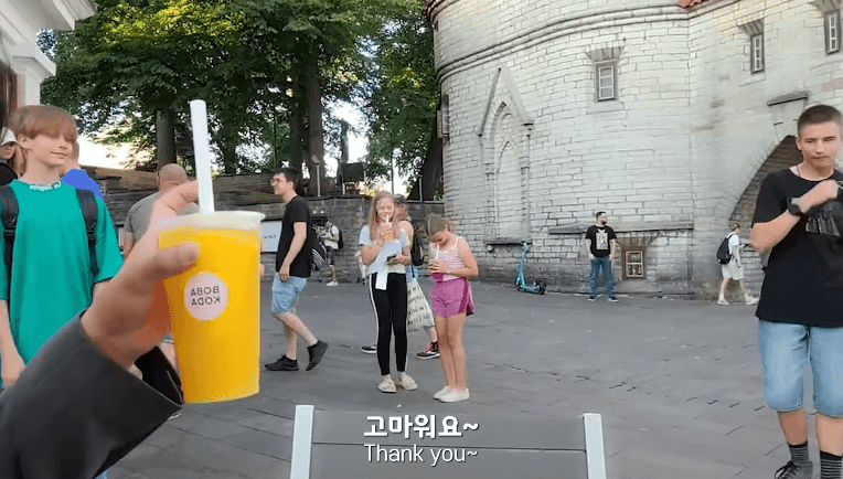 10살 소녀에게 번호따인 여행 유튜버 · 10번째 이미지