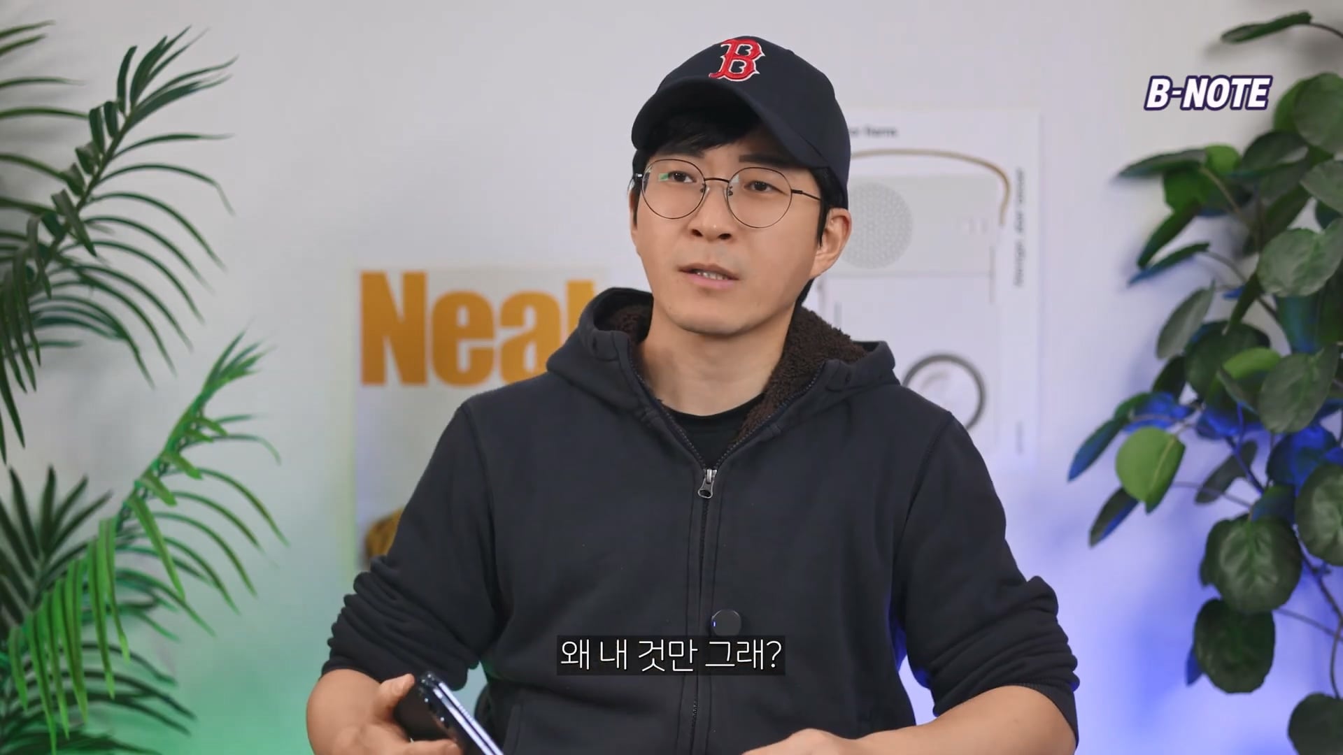 아이폰 듀오 접었을때 볼록하게 나와 애플스토어에 수리하러 간 유튜버.jpg · 37번째 이미지