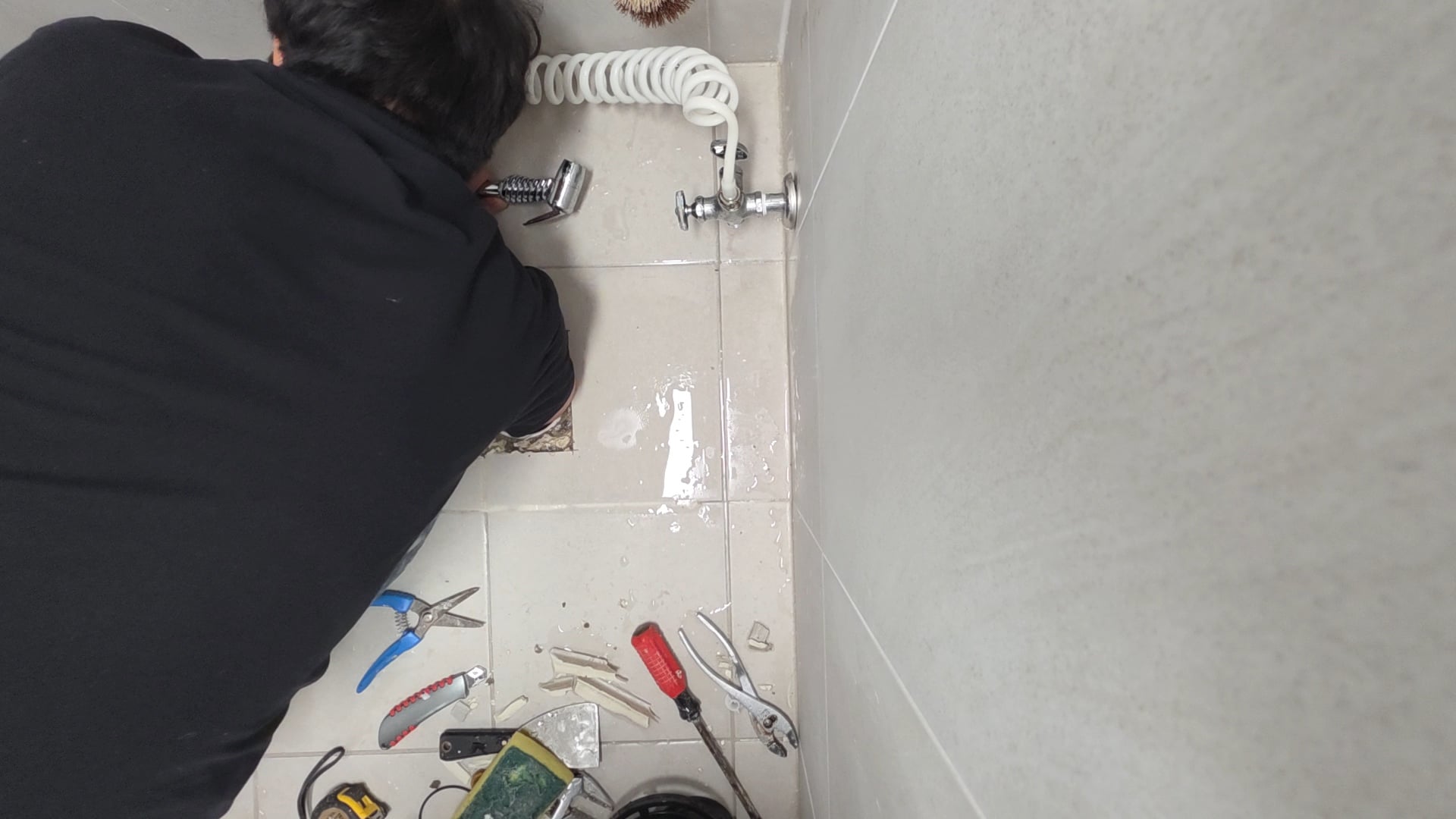 (※더러움※) 변기 밑에서 발견된 거대 오나홀 · 3번째 이미지