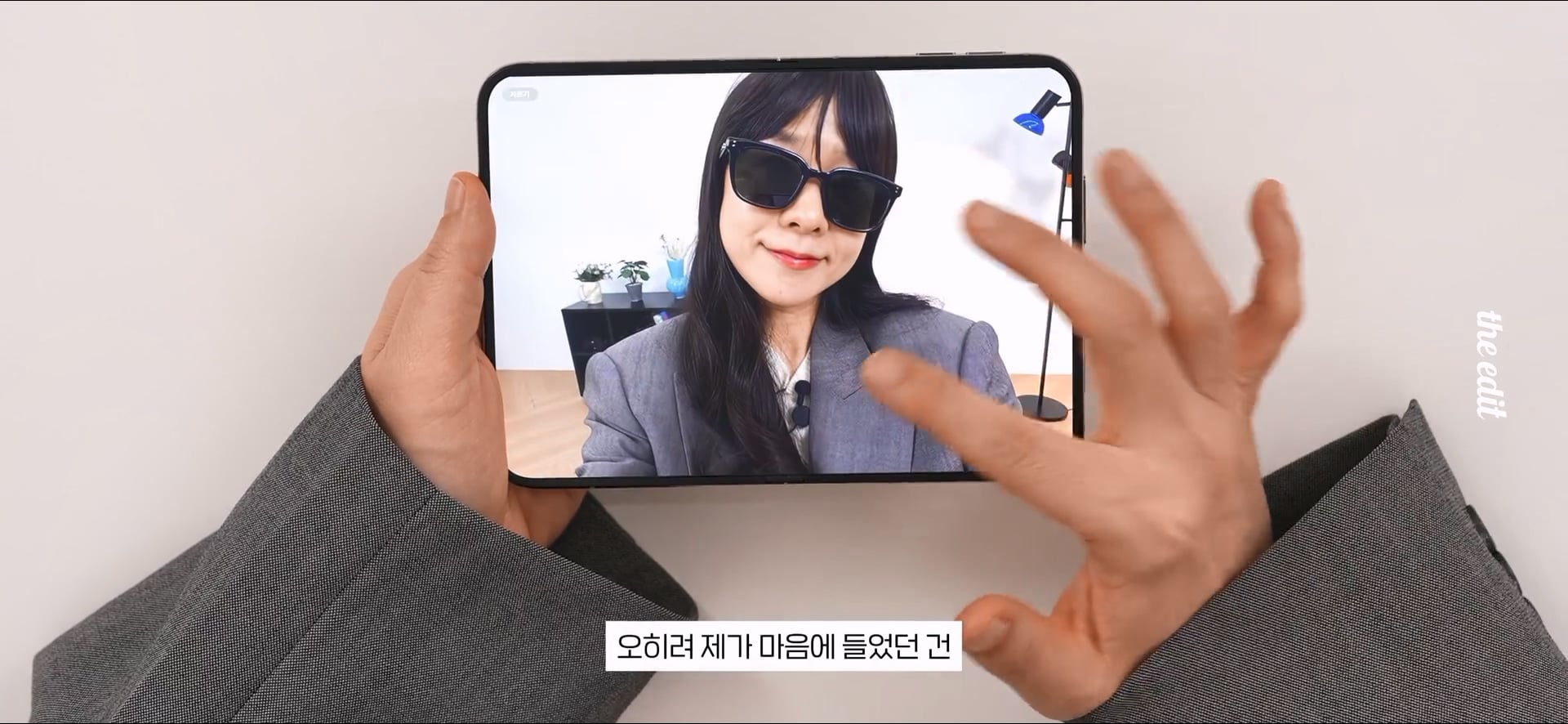 한 대형 IT 유튜버의 폴드와 아이폰 듀오 UDC 리뷰.jpg · 64번째 이미지