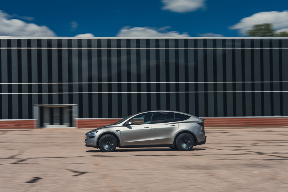 2027 Tesla Model Y L · 2번째 이미지