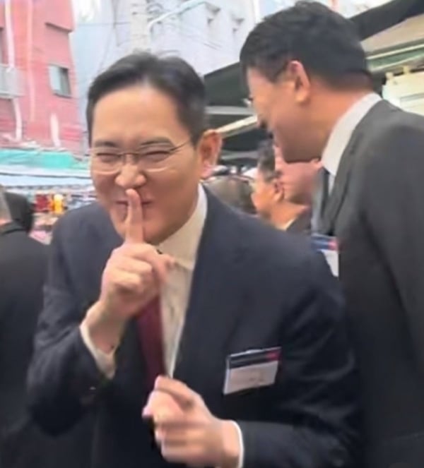 니들 오늘이 롤 출시일인건 알고있냐?.jpg · 3번째 이미지