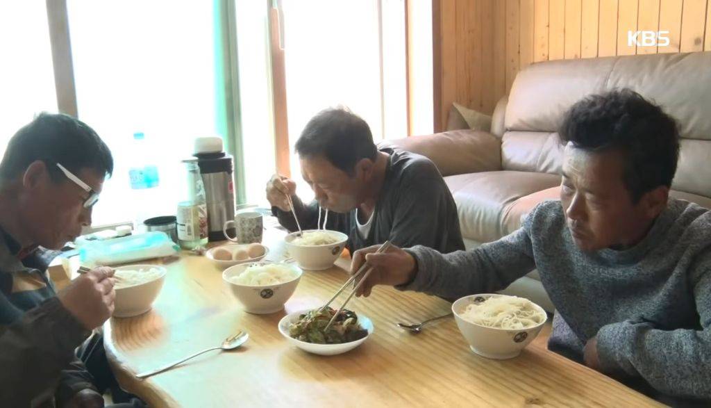 fb94705b7ae7184670e5645cae393d13.jpg 과거 화제였던 인간극장 염전 노부부