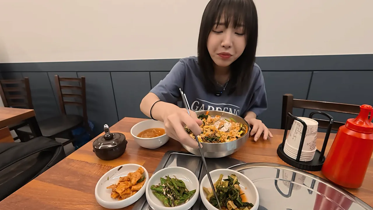 여기 먹을거 천국이에요..🥹 초대형 의정부 제일시장 털기🔥 김밥 떡볶이 비빔밥 통닭 냉면 19-40 screenshot.png 시장에서 간단하게 점심 먹방한 쯔양 근황 ㄷㄷㄷ