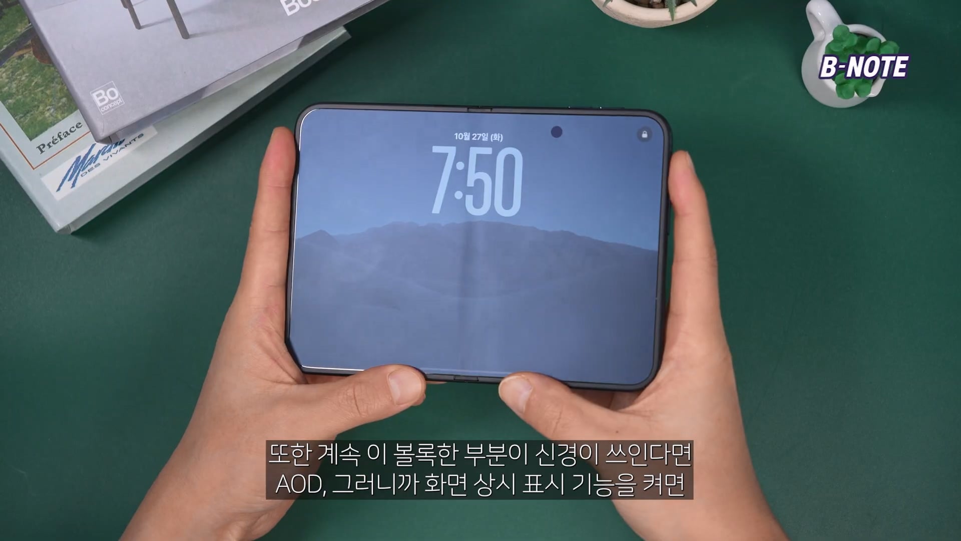 아이폰 듀오 접었을때 볼록하게 나와 애플스토어에 수리하러 간 유튜버.jpg · 20번째 이미지