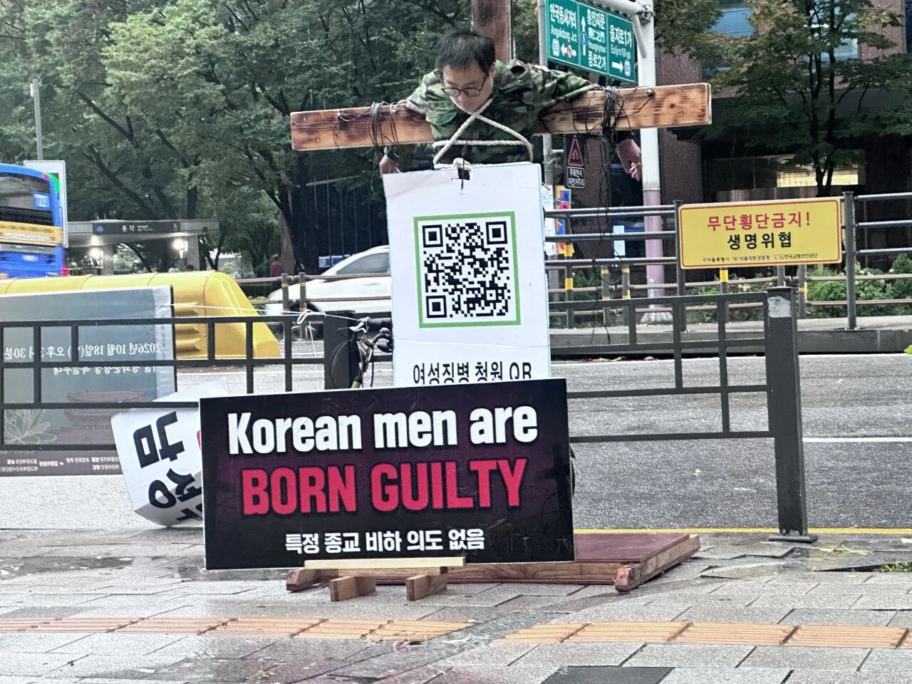 어제자 비오는날 종각역 십자가 시위 · 2번째 이미지