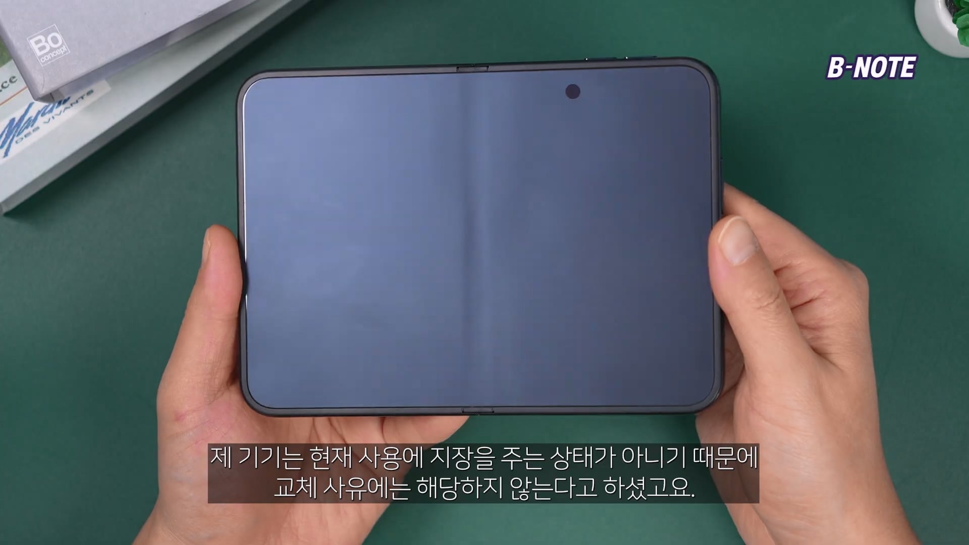 아이폰 듀오 접었을때 볼록하게 나와 애플스토어에 수리하러 간 유튜버.jpg · 15번째 이미지