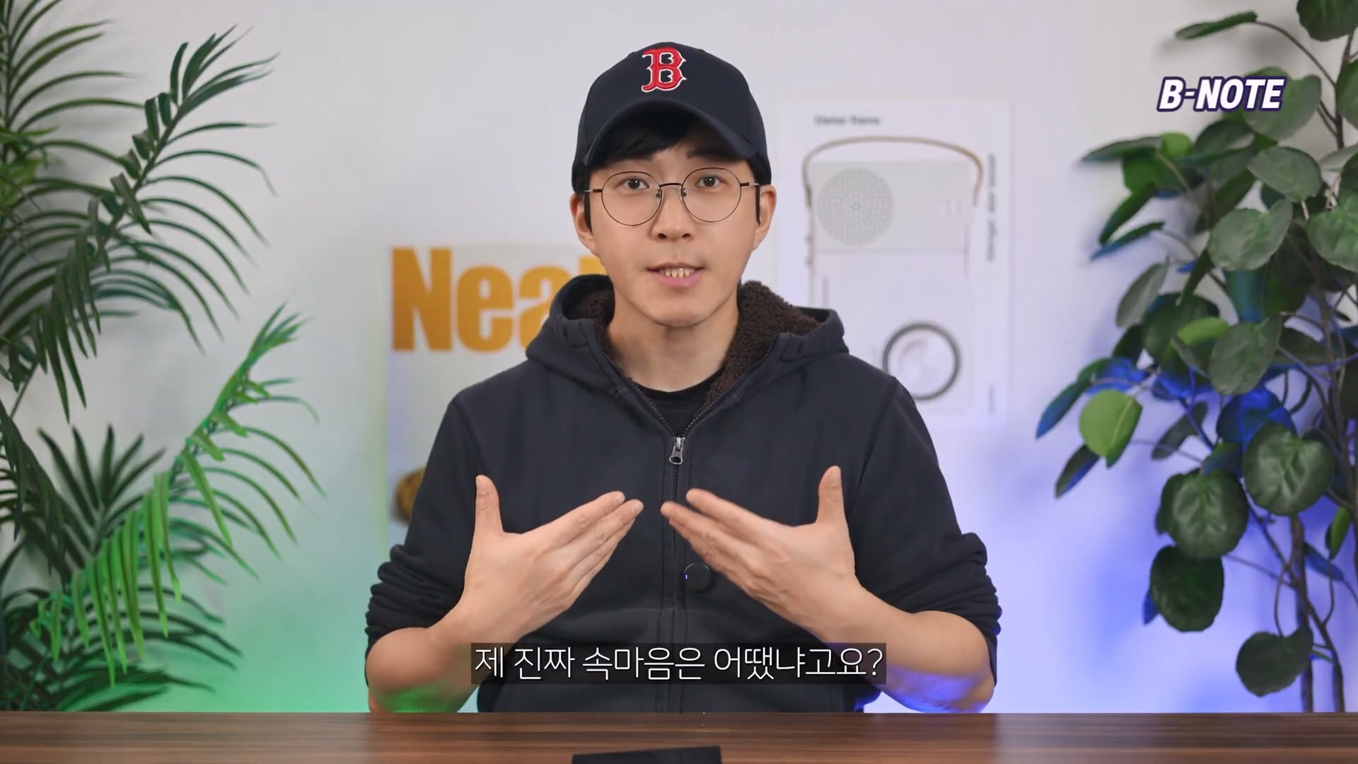 아이폰 듀오 접었을때 볼록하게 나와 애플스토어에 수리하러 간 유튜버.jpg · 36번째 이미지