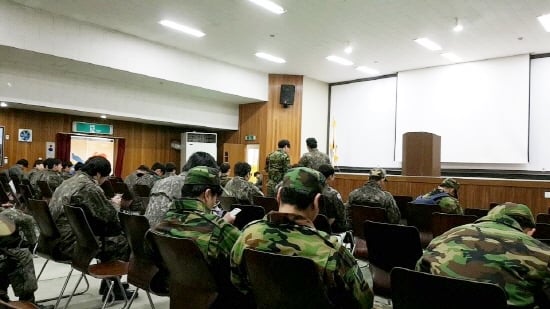 아버지와 삼촌의 골때렸던 예비군 동대장 썰.jpg · 4번째 이미지