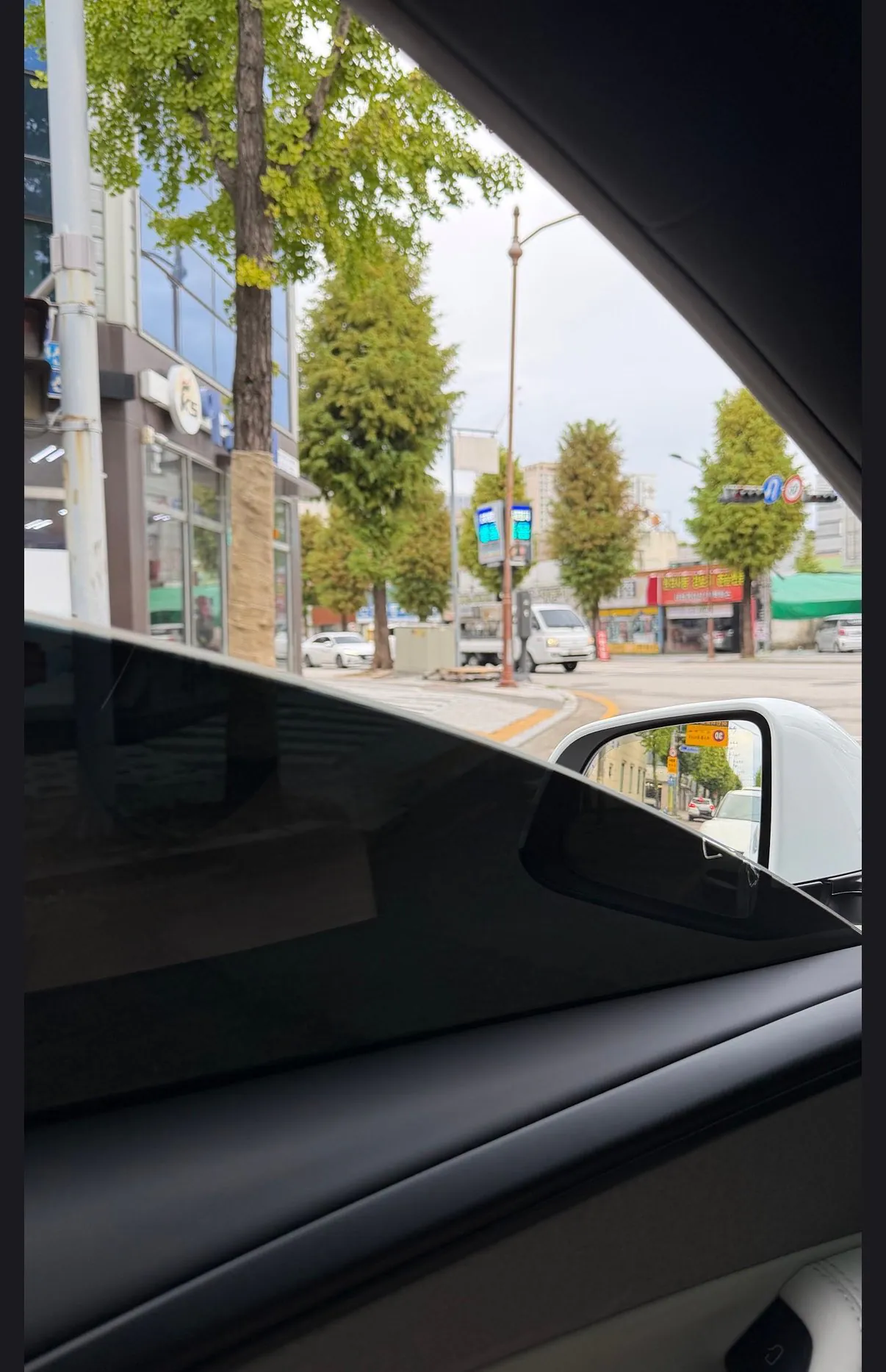 틴팅이 너무 어둡다는 테슬라 카페 회원…JPG · 2번째 이미지