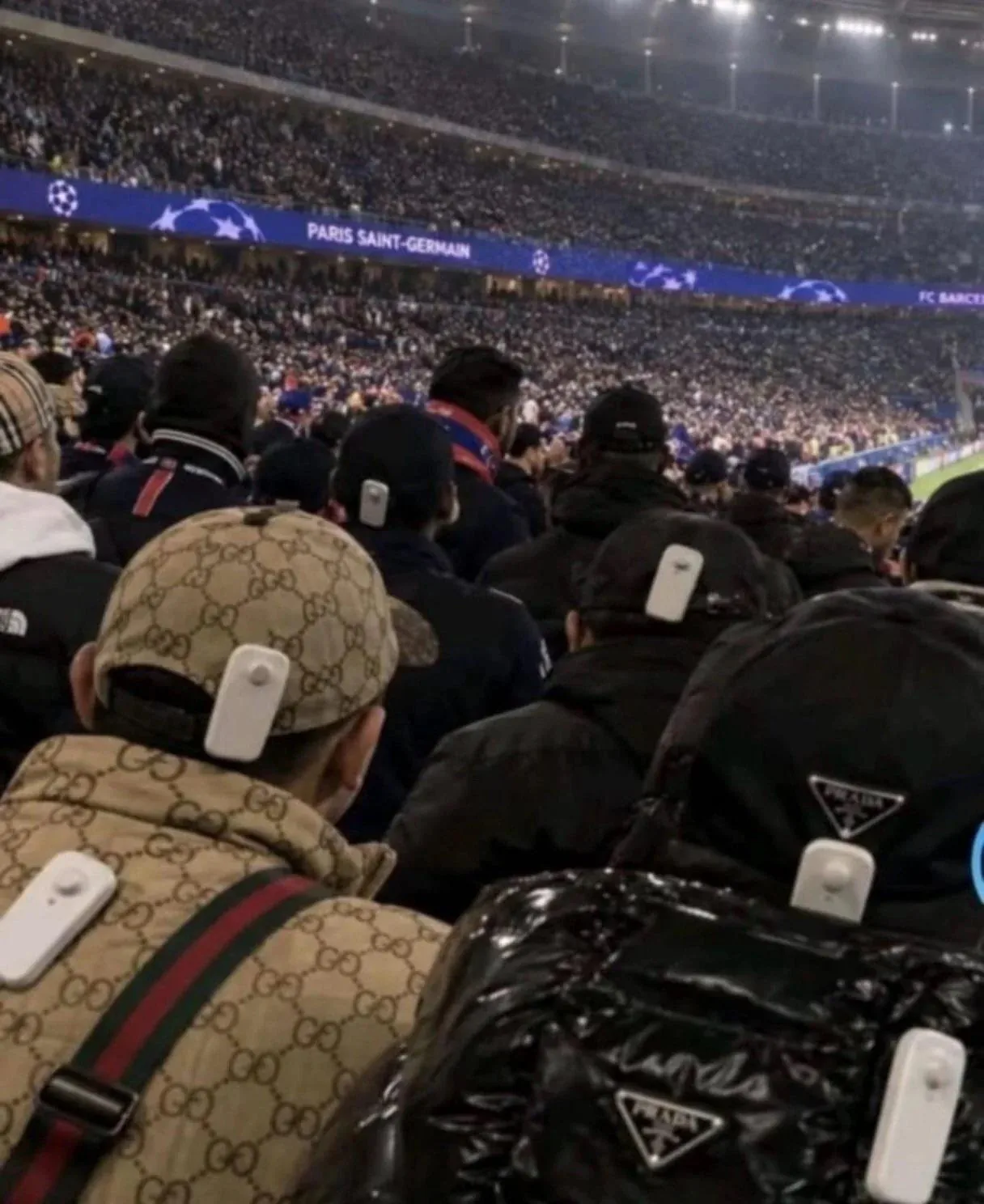 레딧펌) 오늘자 파리 생제르맹 FC 홈 관중석 ㄷㄷㄷ