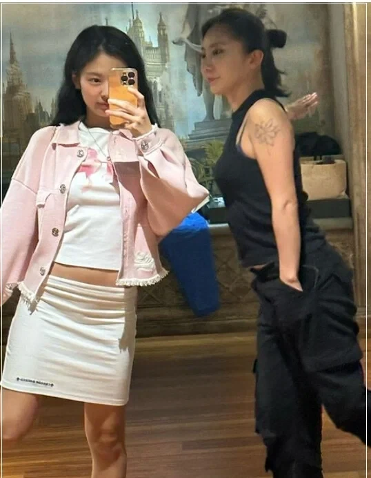수지 제니가 입은 티셔츠 가격.jpg · 5번째 이미지