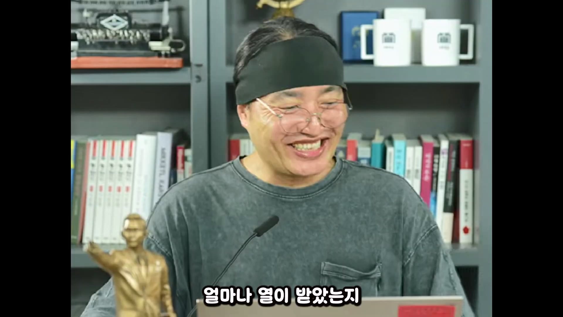 가세연 사무실 장비등에 빨간 딱지 붙인 장사의신과 김소연 ㄷㄷ · 2번째 이미지