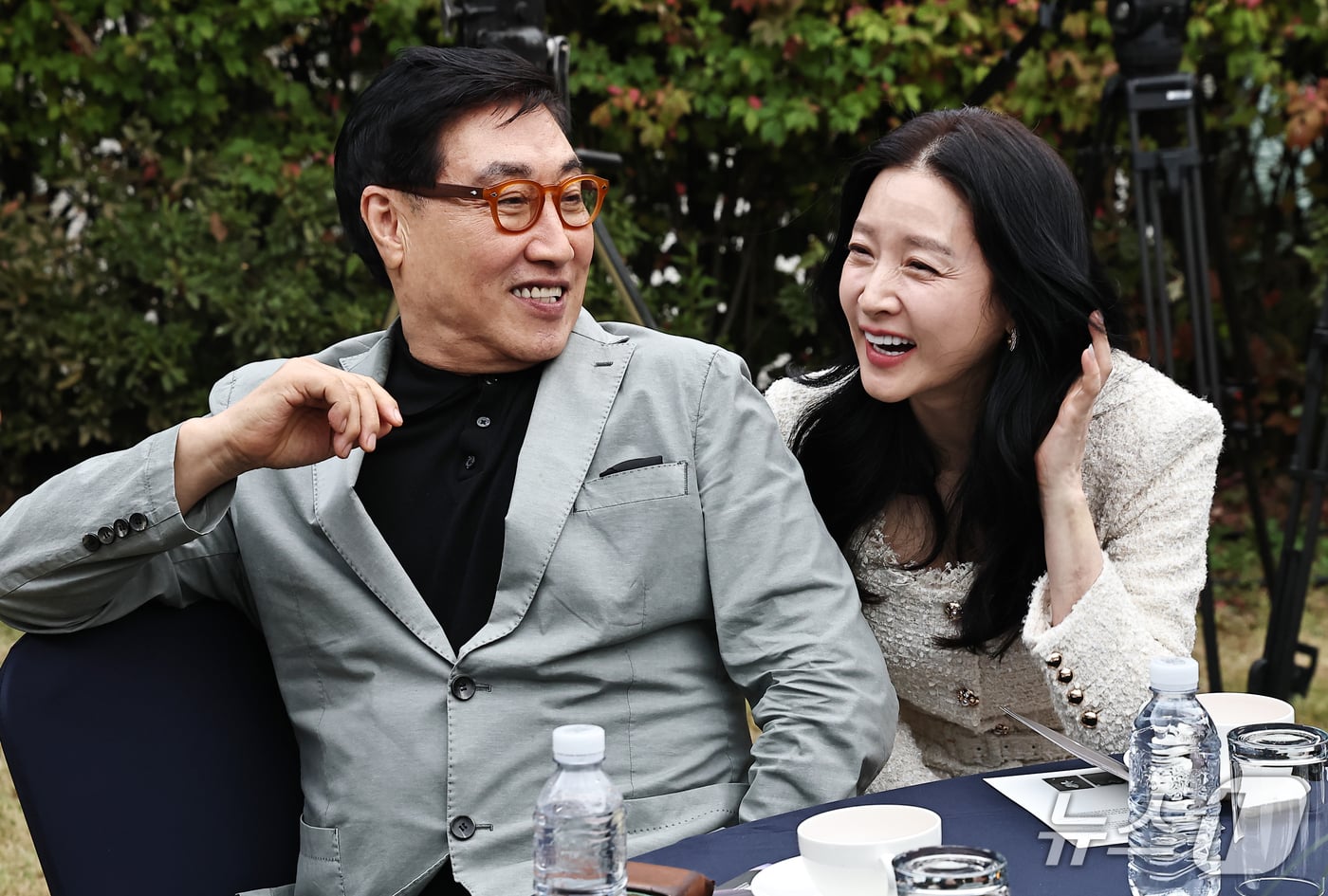 이영애부부 근황 · 4번째 이미지
