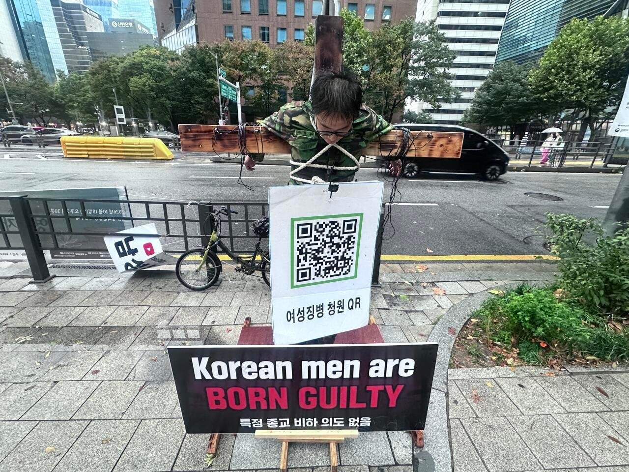 어제자 비오는날 종각역 십자가 시위 · 3번째 이미지