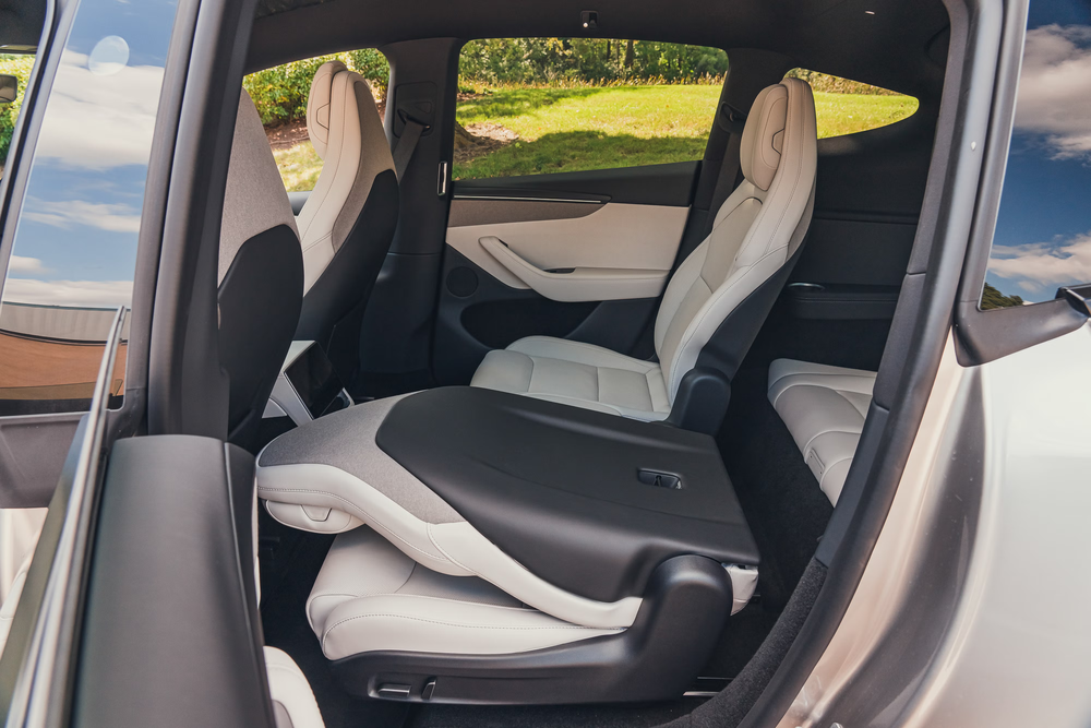 2027 Tesla Model Y L · 22번째 이미지