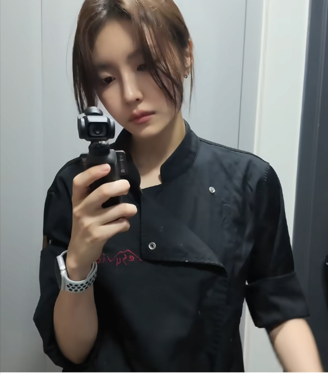 나폴리 맛피아 매장 직원 미모.jpg
