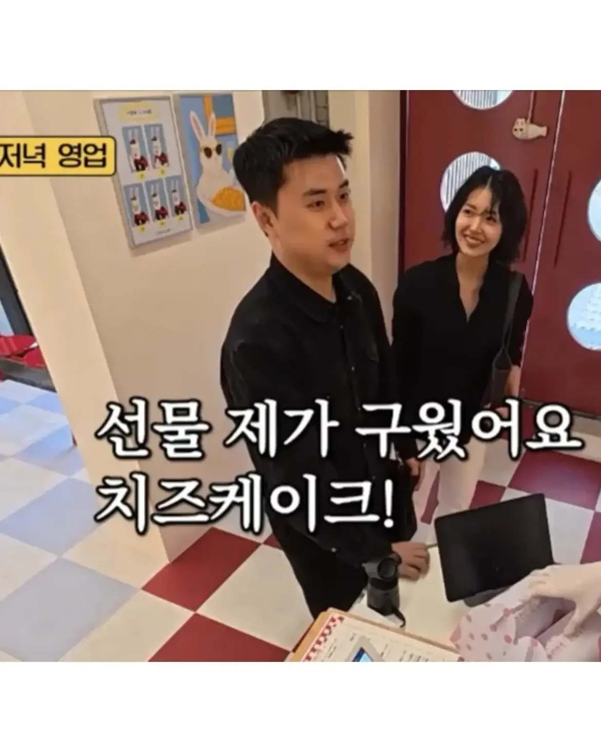 나폴리 맛피아 매장 직원 미모.jpg · 5번째 이미지